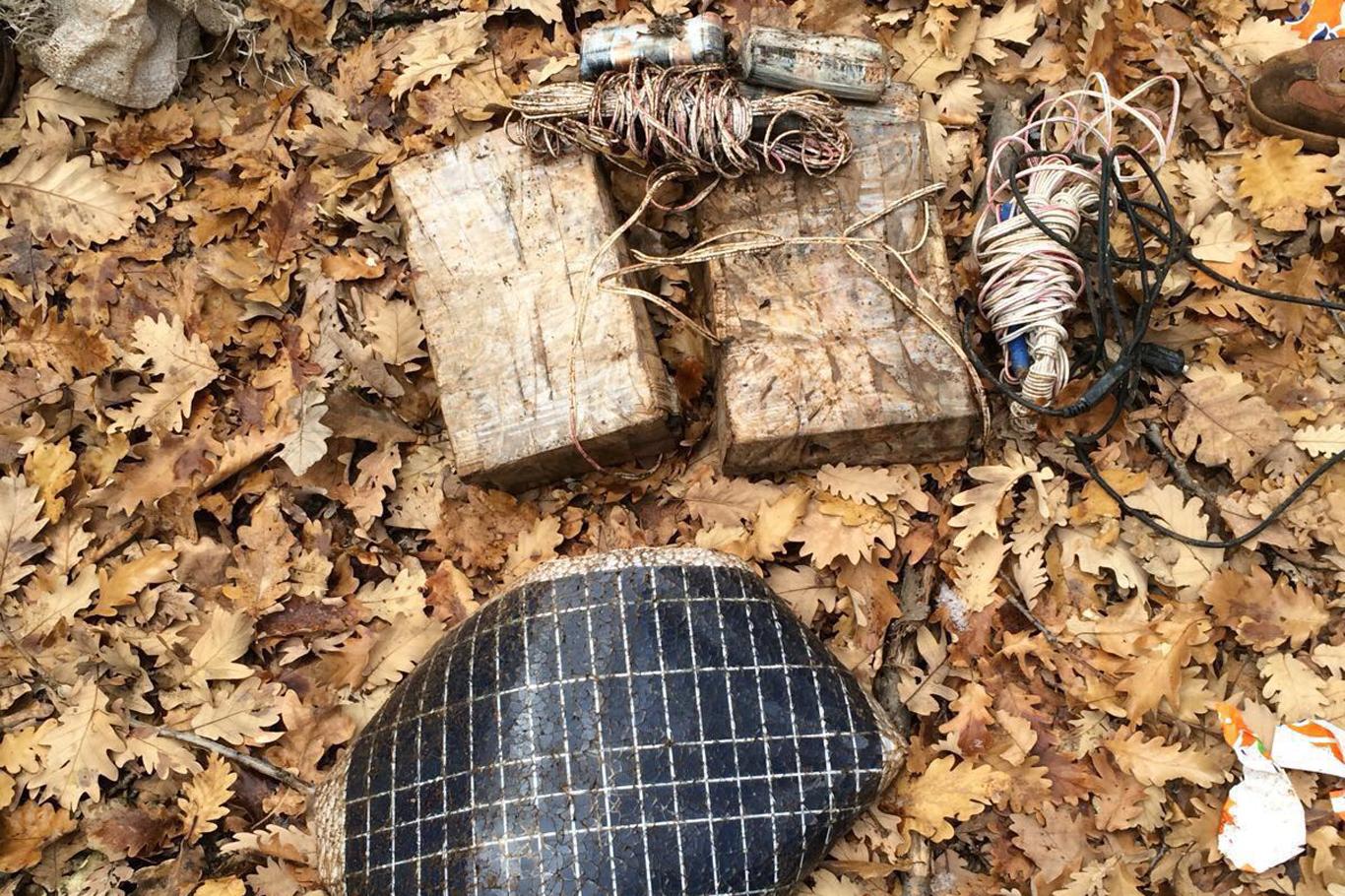 Bingöl'de toprağa gömülü ceset ve patlayıcı bulundu